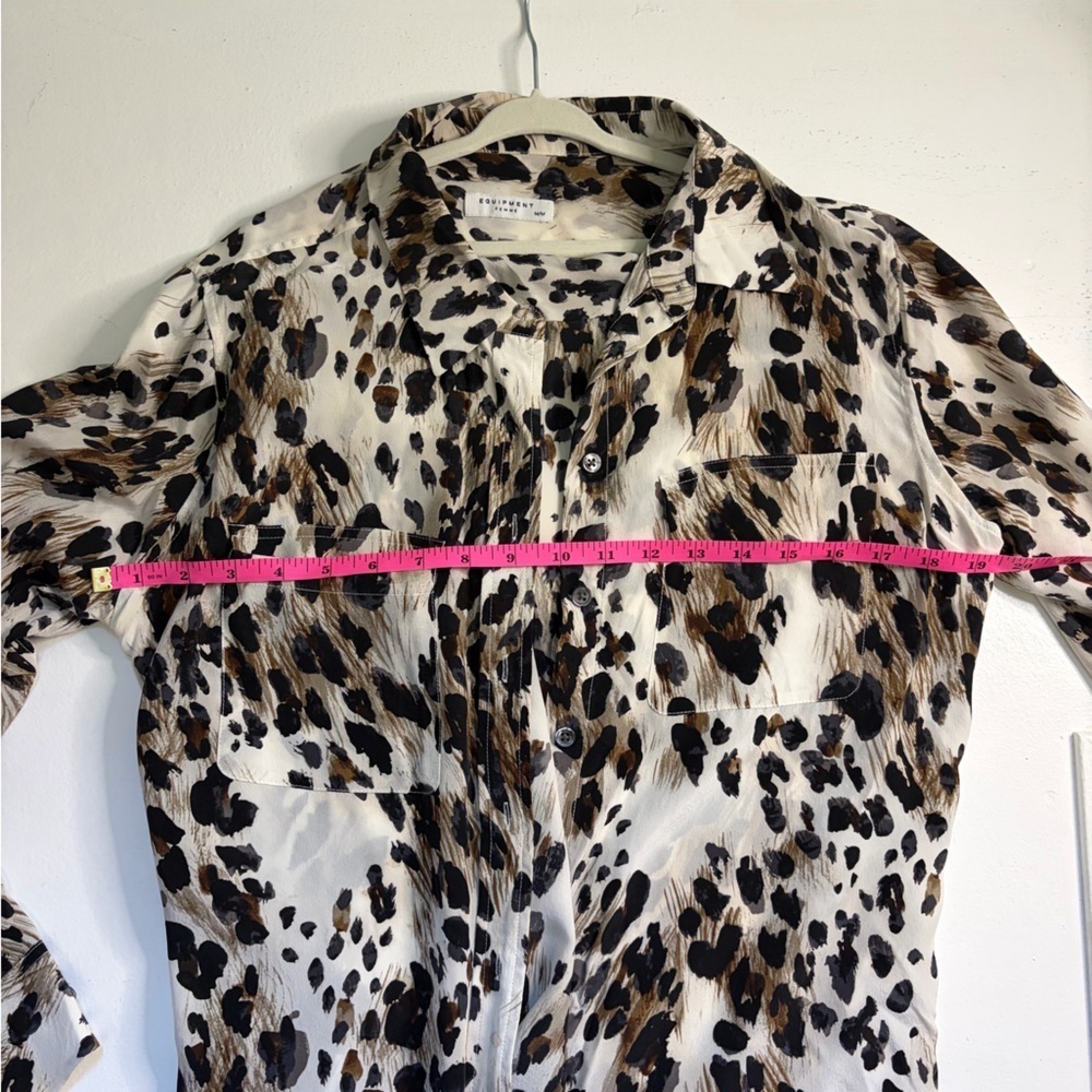Equipment Femme Leopard Print Long sleeve button up size medium 100% silk - Picture 8 of 10